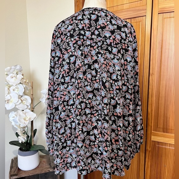 Terra & Sky 3X Floral Long Sleeve Lightweight Button Front Blouse - Picture 3 of 8